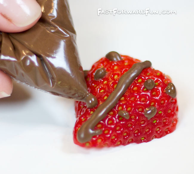 Cute food idea for a kids party! Fruit and Chocolate Ladybugs