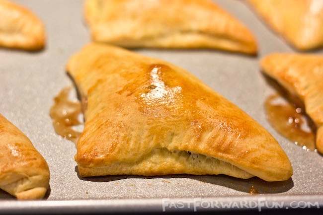 Nutella Pastry Pockets -- I can't believe how easy these are to make!! SO GOOD.